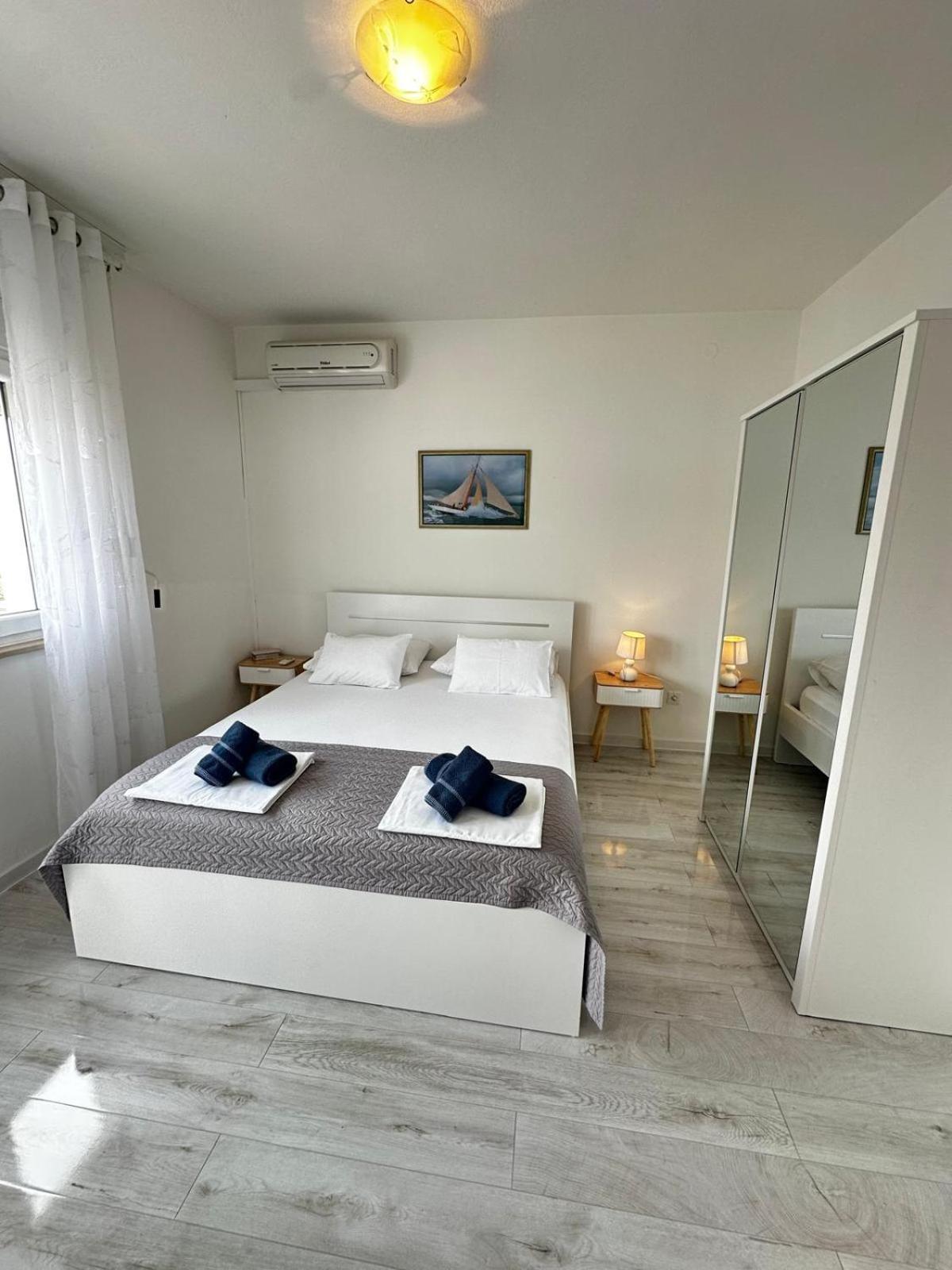Apartment & Draga Marina